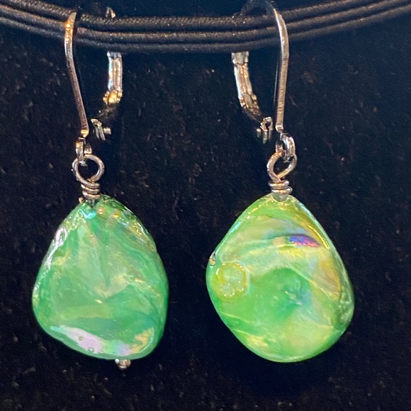 SJC Opalescent Green Mother of Pearl Earrings - Picture 2 of 3